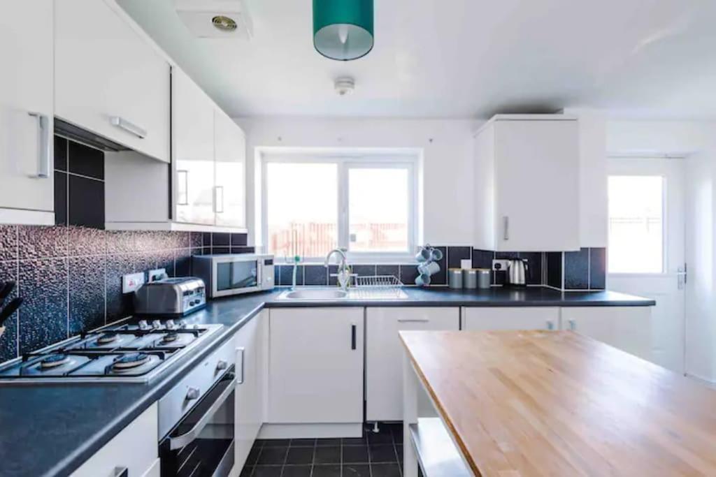 Spacious 5 Bedroom Home Hosted By Mcr Dens Manchester Ngoại thất bức ảnh