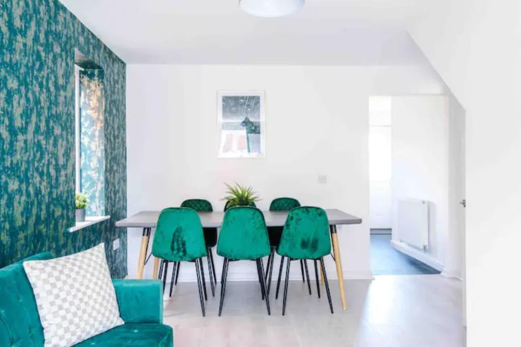 Spacious 5 Bedroom Home Hosted By Mcr Dens Manchester Ngoại thất bức ảnh